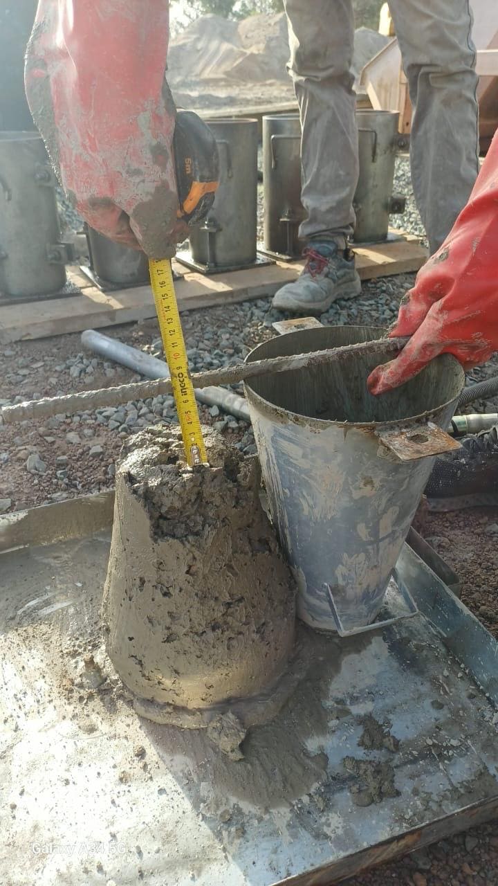 Mesure de l'affaissement du béton sur chantier